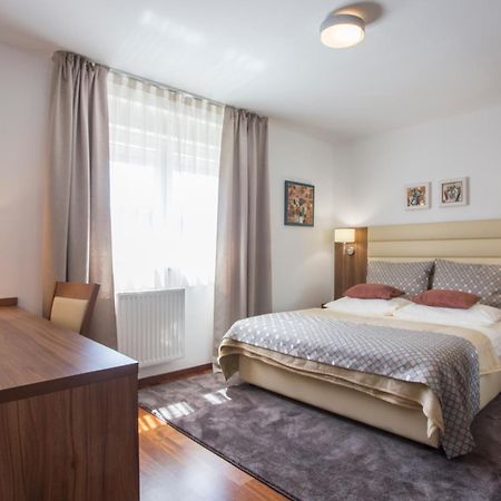 Residence Villa Karda Пореч Екстер'єр фото